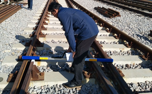 米朗科技位移傳感器數(shù)顯軌距尺(數(shù)顯道尺) 米朗科技位移傳感器數(shù)顯軌距尺(數(shù)顯道尺)