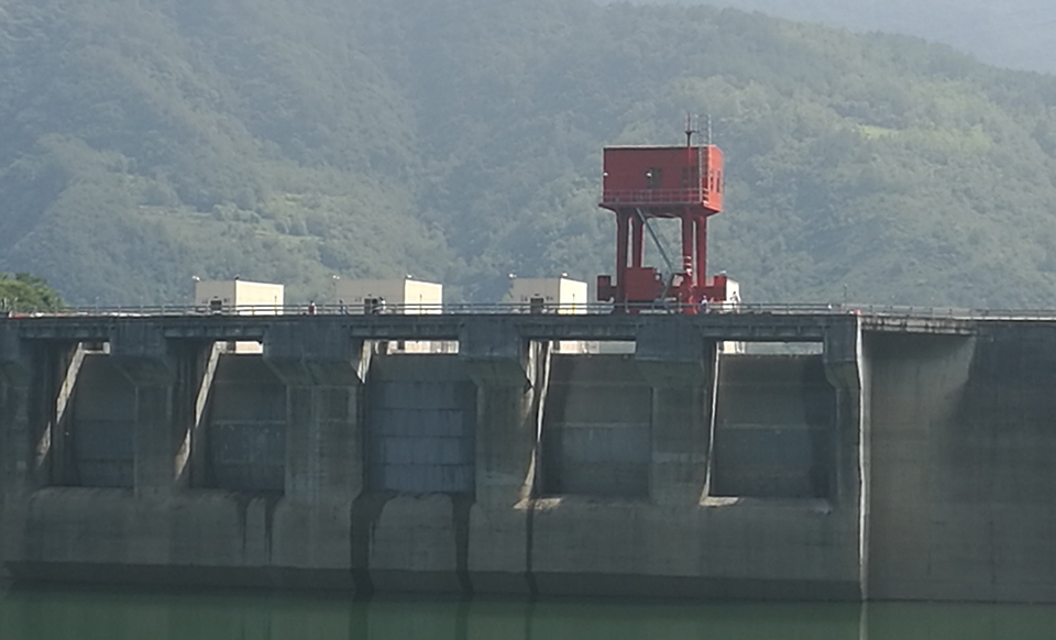 閘門(mén)開(kāi)度檢測(cè)用什么位移傳感器比較好